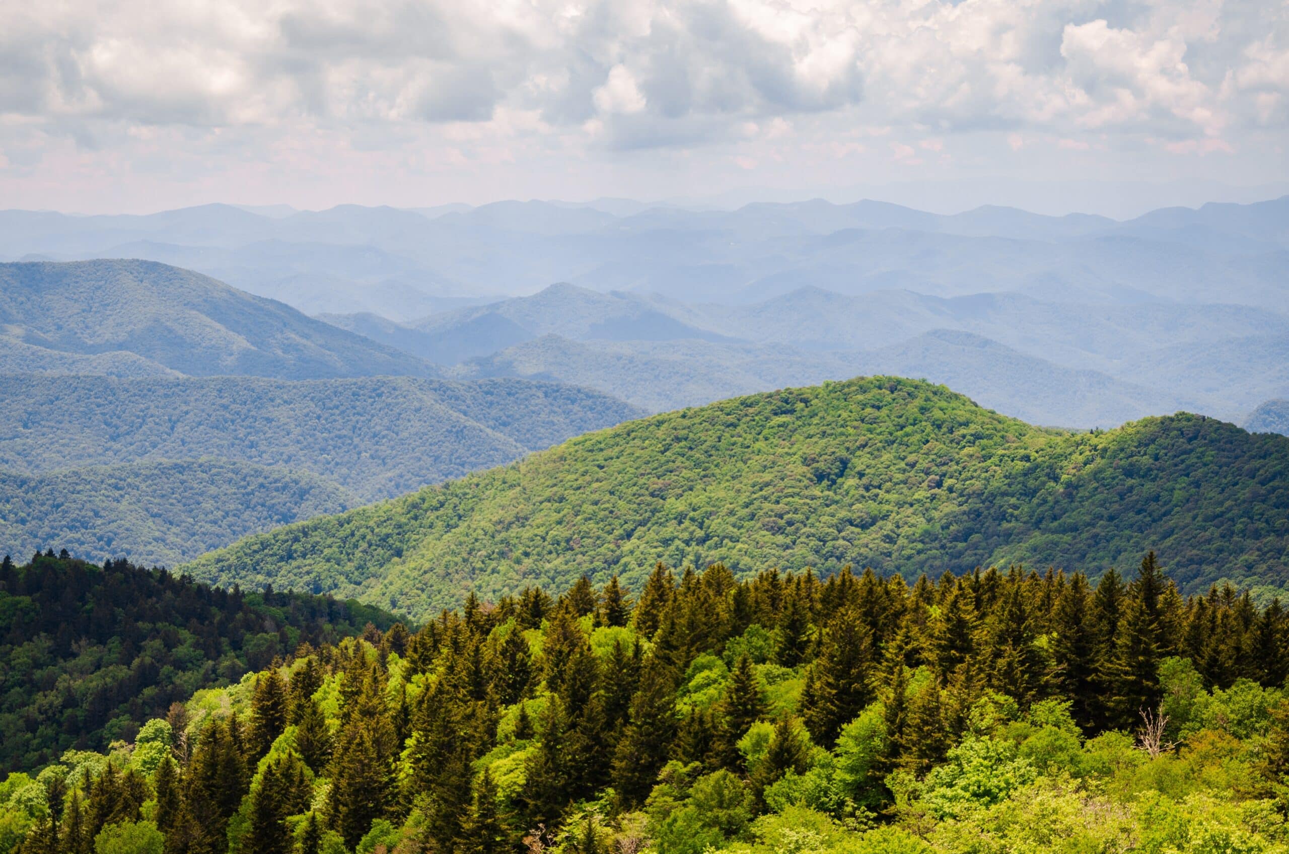 The Blue Ridge Parkway, Famous Road linking Shenandoah National Park to Great Smoky Mountains National Park